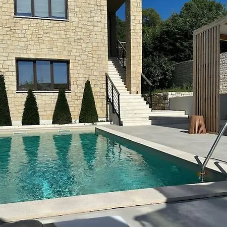 فيلة House