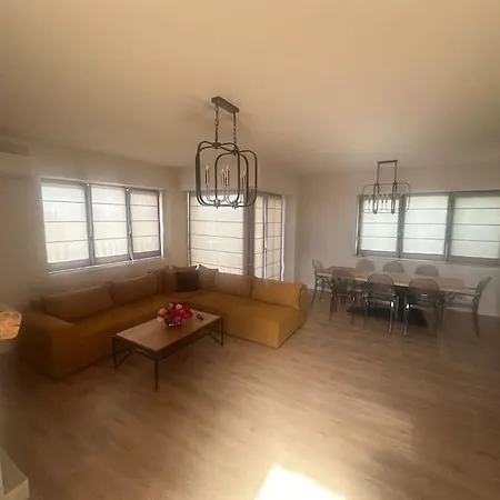 فيلة House