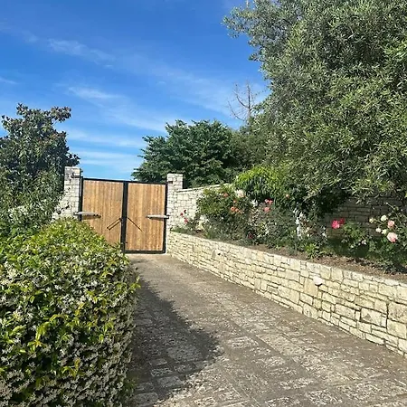 House فيلة *