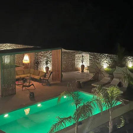فيلة House فلورا